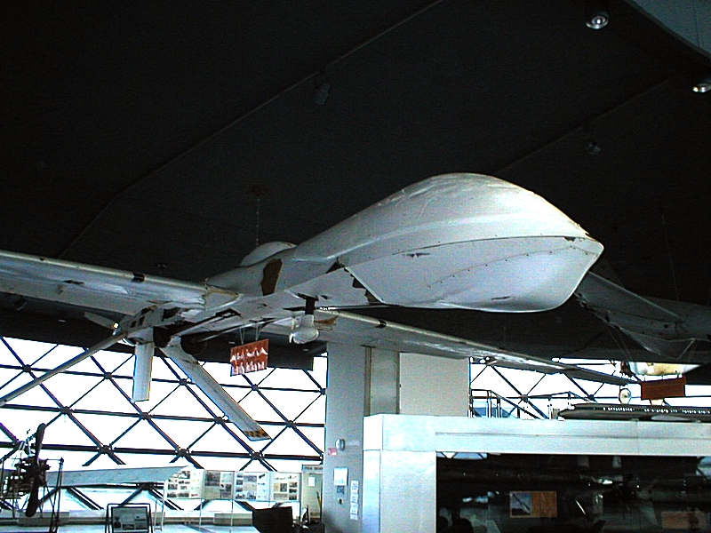 David Orlovic - Praca własna  An USAF General Atomics MQ-1 Predator drone in the Belgrade Aviation Museum. Shot down during NATO airstrikes on Serbia in 1999.